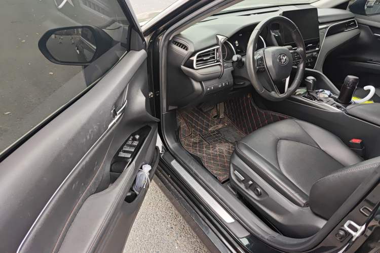 Used Toyota Camry 2021 2.0G Luxury Edition Interior 3