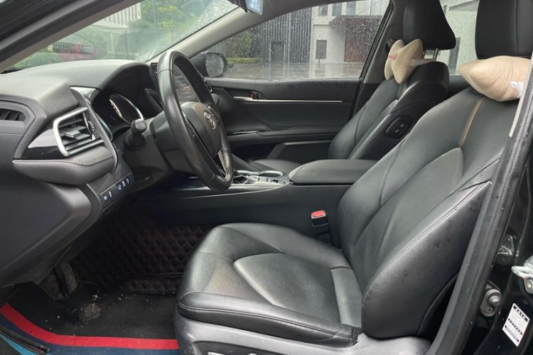 Used Toyota Camry 2021 2.0G Luxury Edition Interior 3