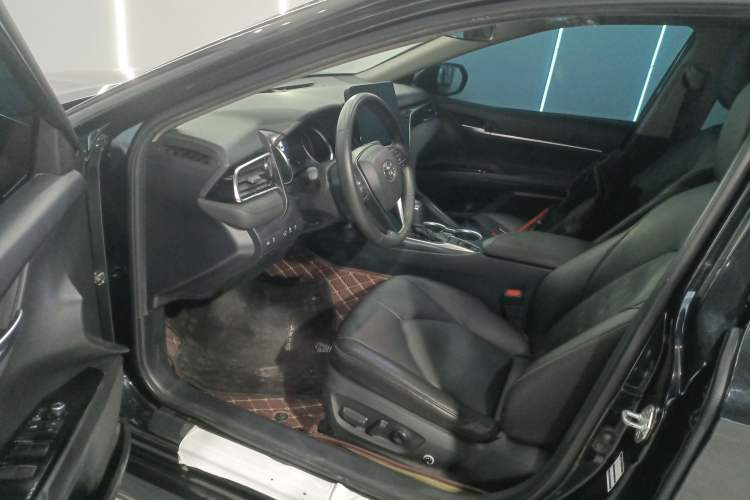 Used Toyota Camry 2021 2.0G Luxury Edition Interior 3