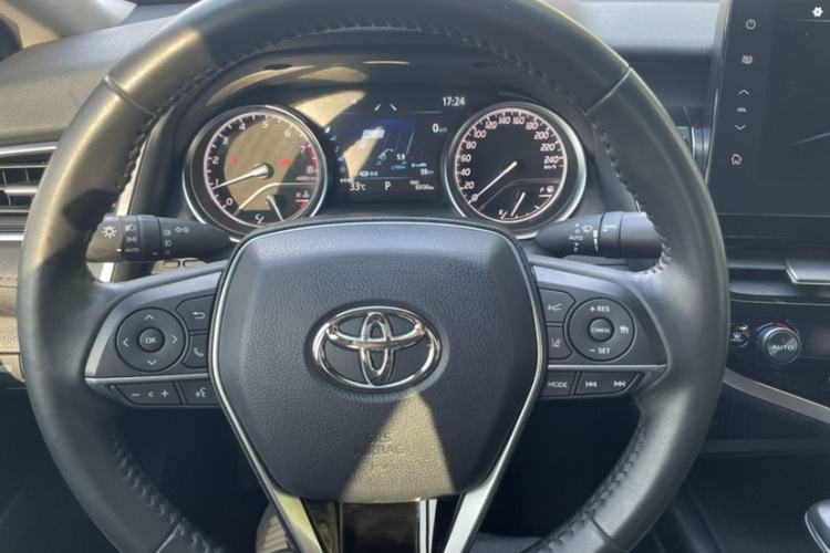 Used Toyota Camry 2021 2.0G Luxury Edition Interior 3