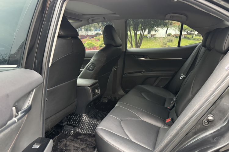 Used Toyota Camry 2021 2.0G Luxury Edition Interior 3