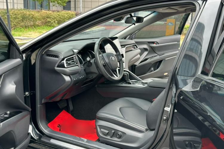 Used Toyota Camry 2021 2.0G Luxury Edition Interior 3