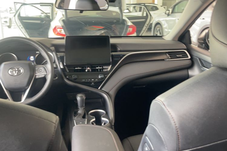 Used Toyota Camry 2021 2.0G Luxury Edition Interior 3