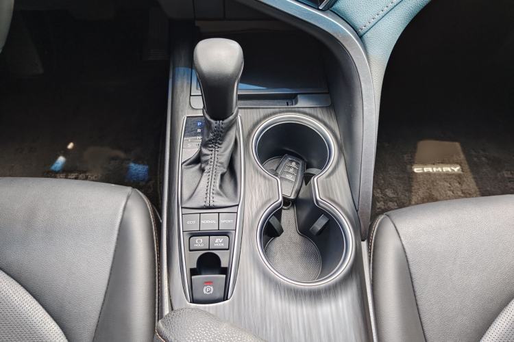 Used Toyota Camry 2021 Dual-Motor 2.5 HGVP Leading Edition Interior 4