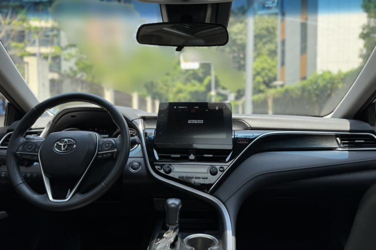 Used Toyota Camry 2021 2.0G Luxury Edition Interior 4