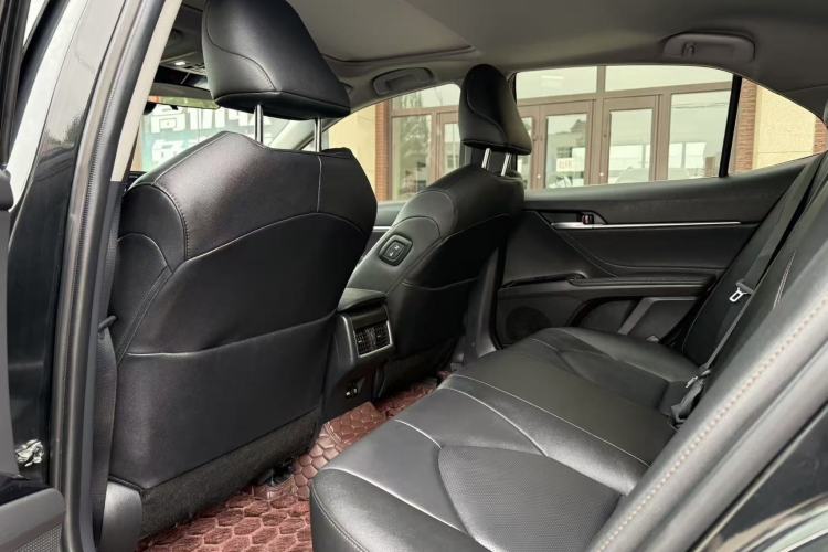 Used Toyota Camry 2021 2.0G Luxury Edition Interior 4