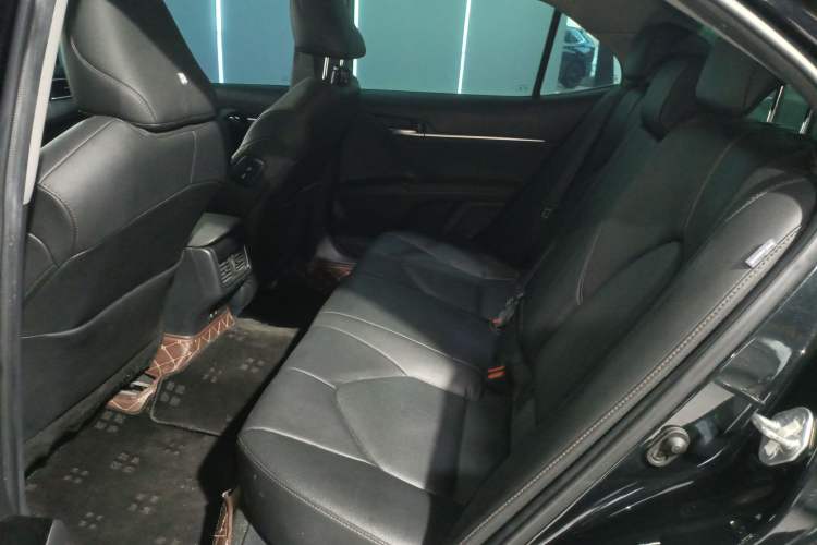 Used Toyota Camry 2021 2.0G Luxury Edition Interior 4