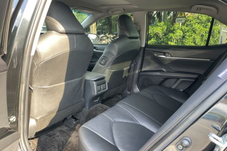 Used Toyota Camry 2021 2.0G Luxury Edition Interior 4