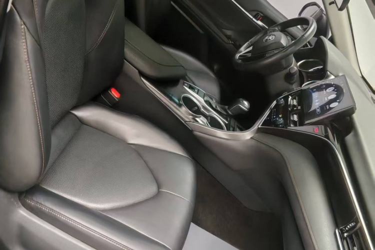 Used Toyota Camry 2021 2.0G Luxury Edition Interior 5