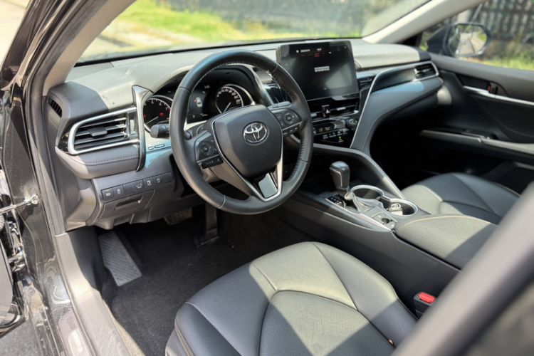 Used Toyota Camry 2021 2.0G Luxury Edition Interior 5