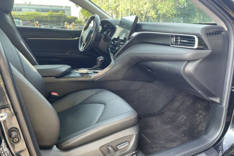 Used Toyota Camry 2021 2.0G Luxury Edition Interior 5