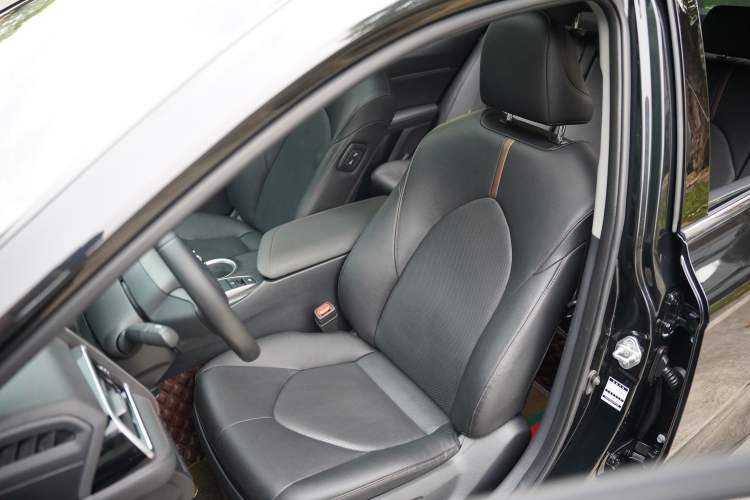 Used Toyota Camry 2021 2.0G Luxury Edition Interior 5