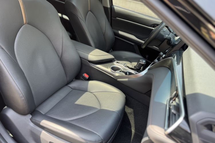 Used Toyota Camry 2021 2.0G Luxury Edition Interior 6