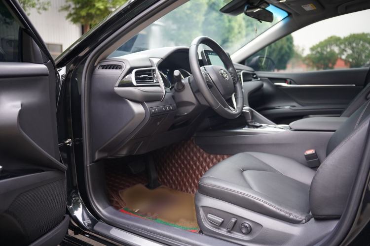 Used Toyota Camry 2021 2.0G Luxury Edition Interior 6