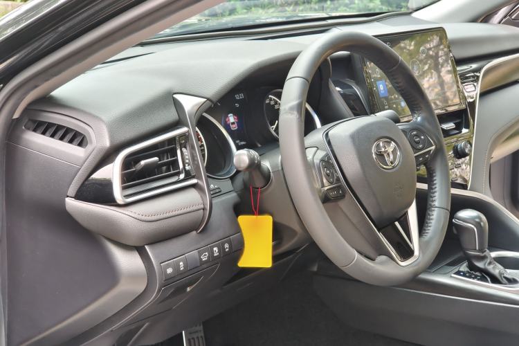 Used Toyota Camry 2021 2.0G Luxury Edition Interior 8