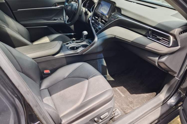Used Toyota Camry 2021 Dual-Motor 2.5 HGVP Leading Edition Interior 9
