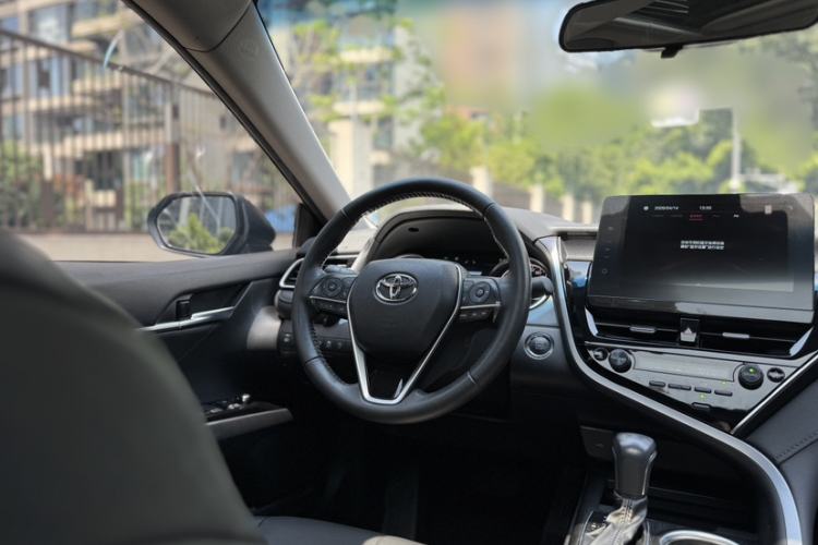 Used Toyota Camry 2021 2.0G Luxury Edition Interior 9