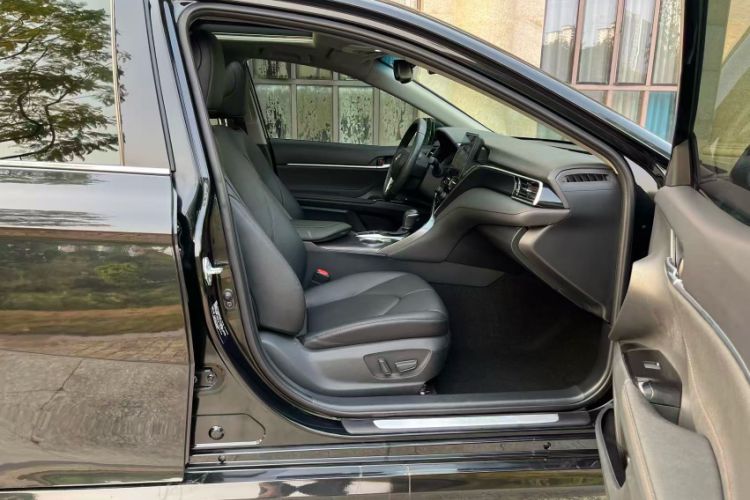 Used Toyota Camry 2021 2.5G Luxury Edition Interior 9