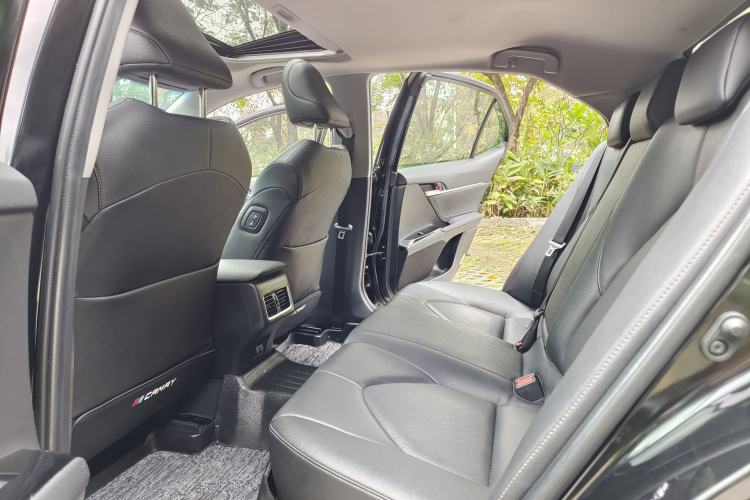 Used Toyota Camry 2021 2.0G Luxury Edition Interior 9