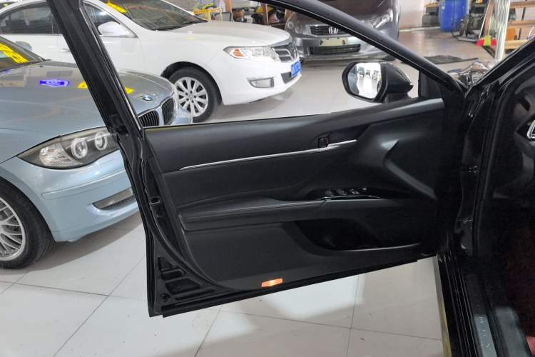 Used Toyota Camry 2021 2.0G Luxury Edition Left Front Door Interior