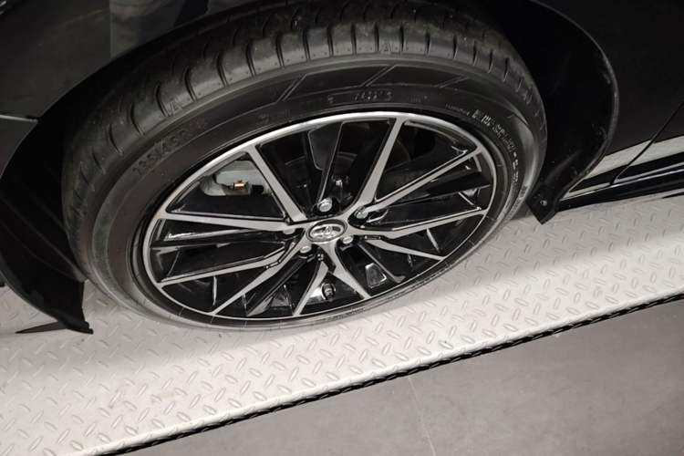 Used Toyota Camry 2021 2.5S Fēngshàng Edition Left Front Wheel Hub