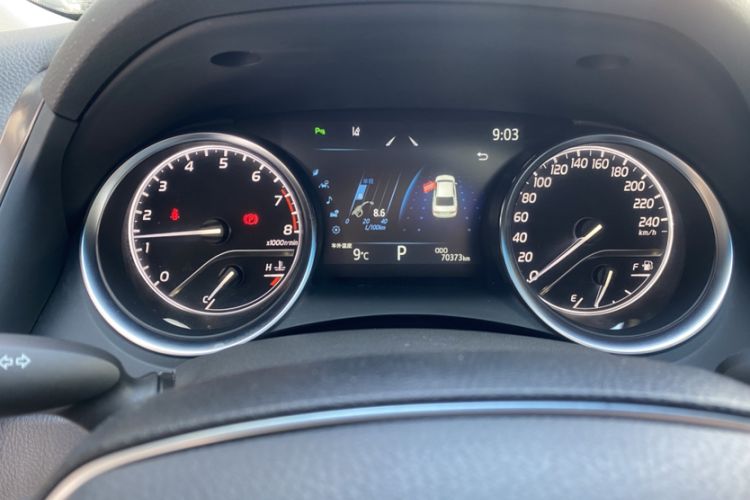 Used Toyota Camry 2021 2.0G Luxury Edition Odometer Close Up