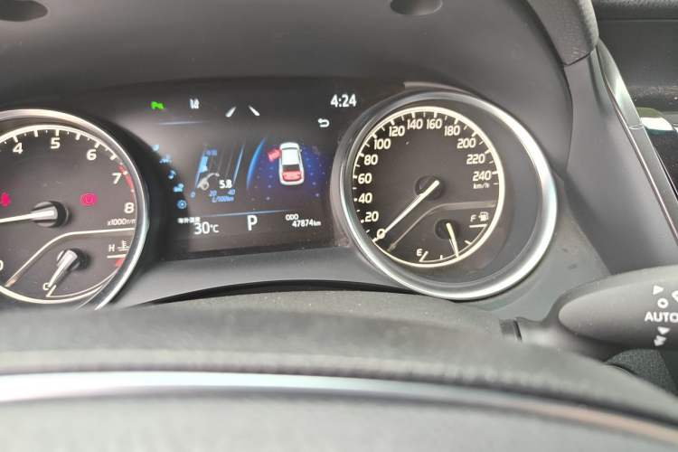 Used Toyota Camry 2021 2.0G Luxury Edition Odometer Close Up