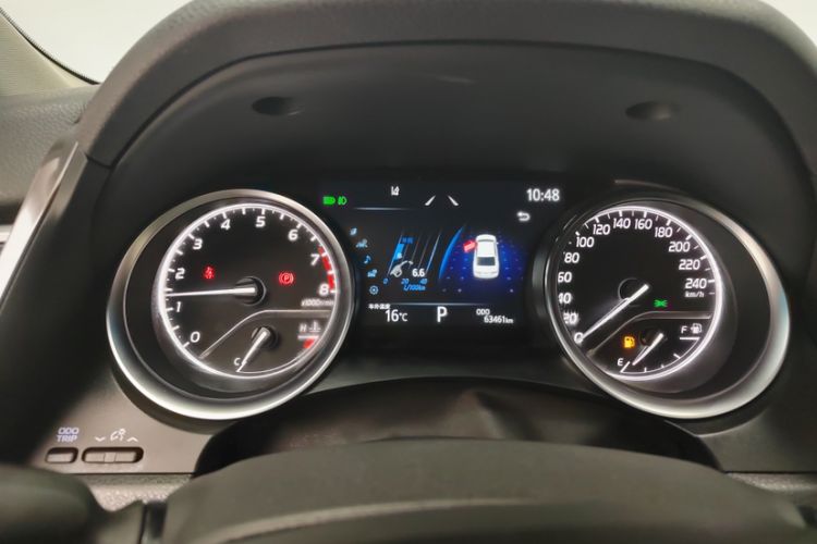 Used Toyota Camry 2021 2.0G Luxury Edition Odometer Close Up