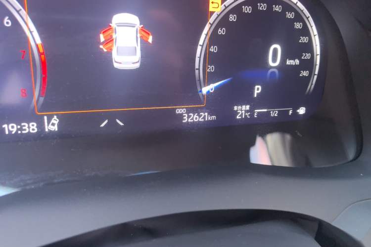 Used Toyota Camry 2021 2.5G Luxury Edition Odometer Close Up