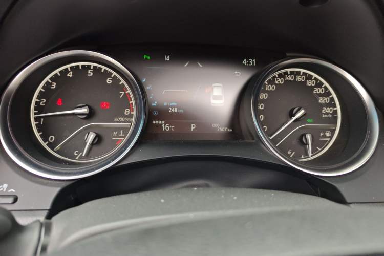 Used Toyota Camry 2021 2.0G Luxury Edition Odometer Close Up