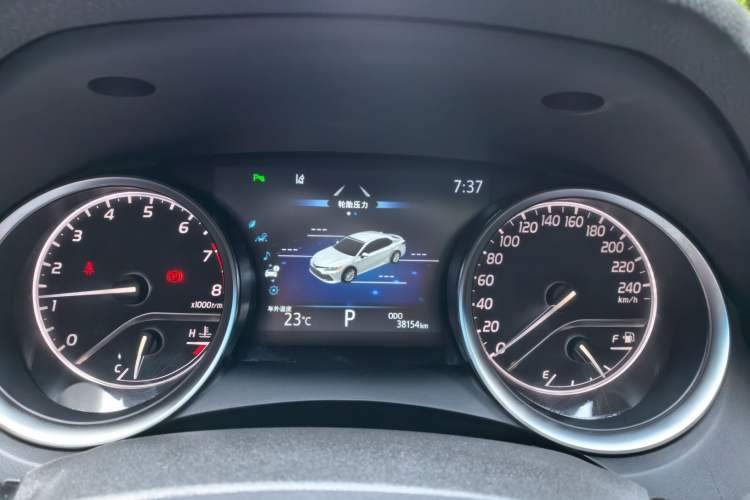 Used Toyota Camry 2021 2.0G Luxury Edition Odometer Close Up