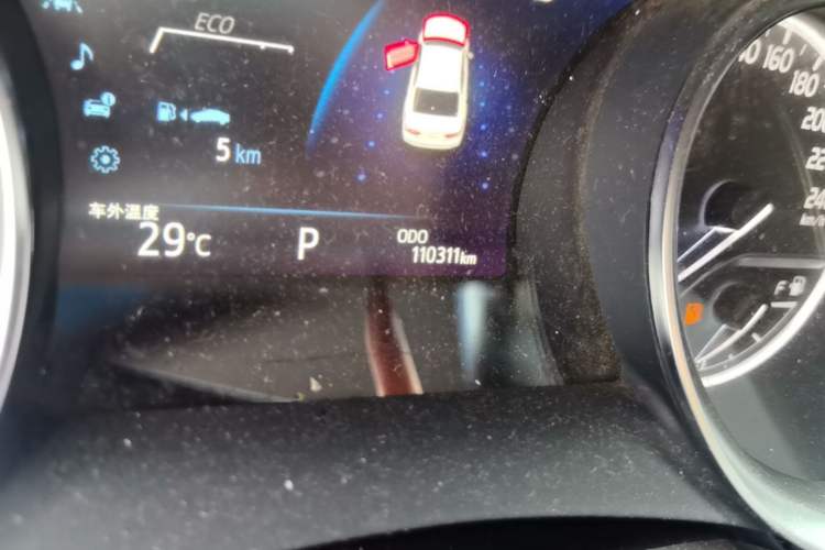 Used Toyota Camry 2021 2.0G Luxury Edition Odometer Close Up
