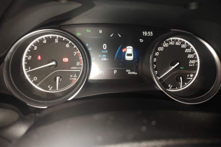 Used Toyota Camry 2021 2.0G Luxury Edition Odometer Close Up