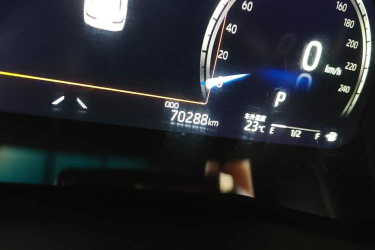 Used Toyota Camry 2021 Dual-Motor 2.5HG Luxury Edition Odometer Close Up