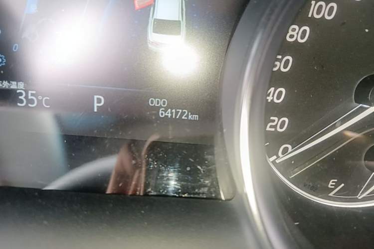 Used Toyota Camry 2021 2.0G Luxury Edition Odometer Close Up