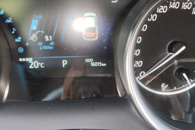 Used Toyota Camry 2021 2.0G Luxury Edition Odometer Close Up