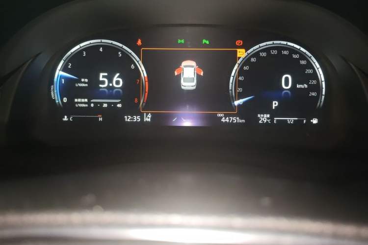 Used Toyota Camry 2021 2.5G Luxury Edition Odometer Close Up