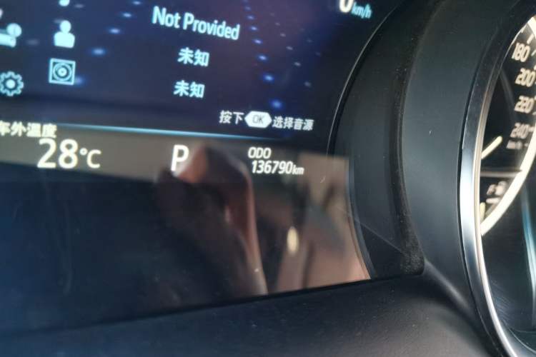 Used Toyota Camry 2021 2.0G Luxury Edition Odometer Close Up