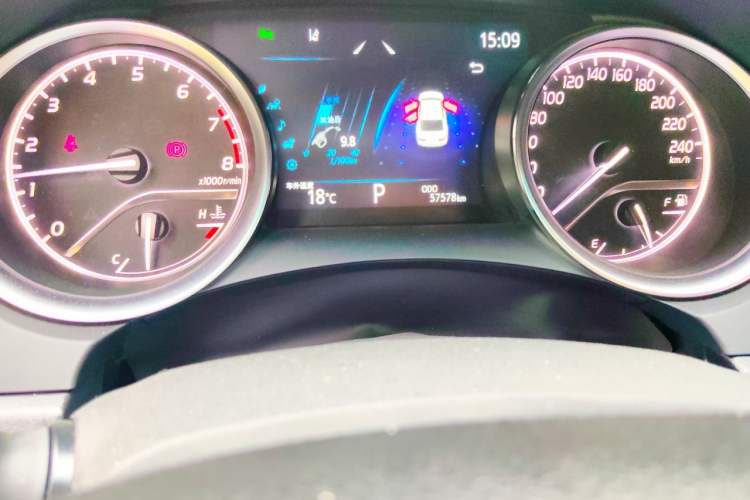Used Toyota Camry 2021 2.0G Luxury Edition Odometer Close Up