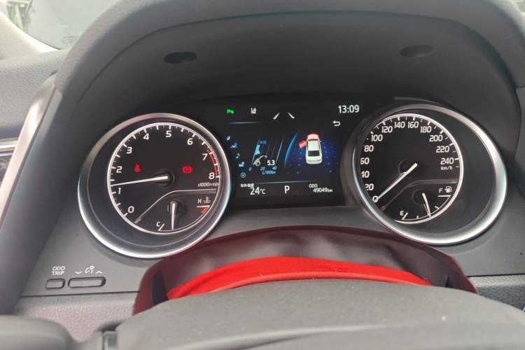 Used Toyota Camry 2021 2.0G Luxury Edition Odometer Close Up