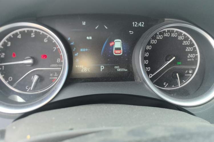 Used Toyota Camry 2021 2.0G Luxury Edition Odometer Close Up