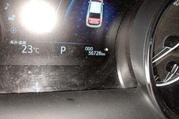 Used Toyota Camry 2021 2.0G Luxury Edition Odometer Close Up