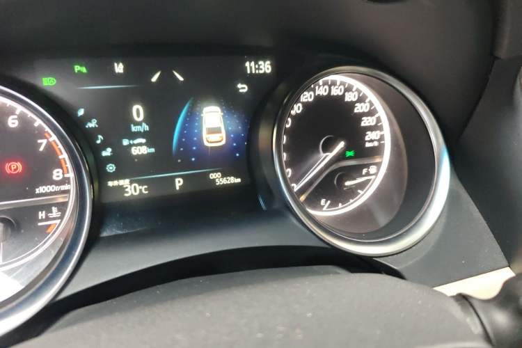 Used Toyota Camry 2021 2.0G Luxury Edition Odometer Close Up