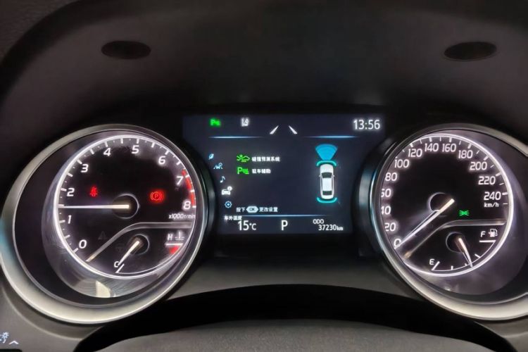 Used Toyota Camry 2021 2.0G Luxury Edition Odometer Close Up