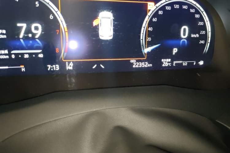 Used Toyota Camry 2021 2.5S Fēngshàng Edition Odometer Close Up