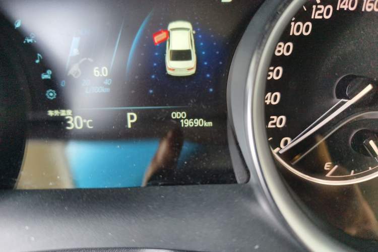 Used Toyota Camry 2021 2.0G Luxury Edition Odometer Close Up