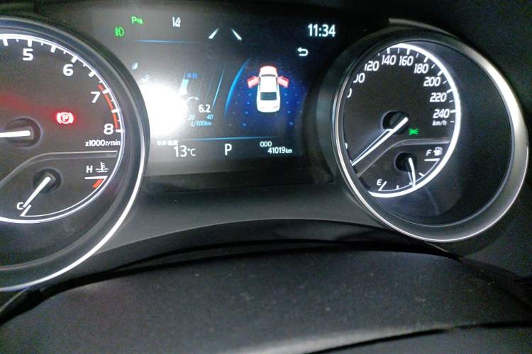 Used Toyota Camry 2021 2.0G Luxury Edition Odometer Close Up
