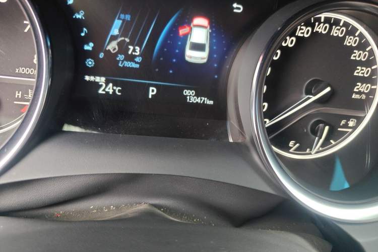 Used Toyota Camry 2021 2.0G Luxury Edition Odometer Close Up
