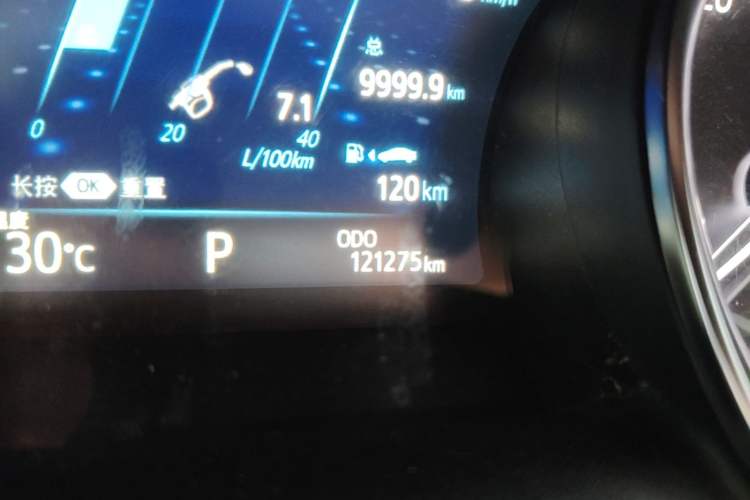 Used Toyota Camry 2021 2.0G Luxury Edition Odometer Close Up