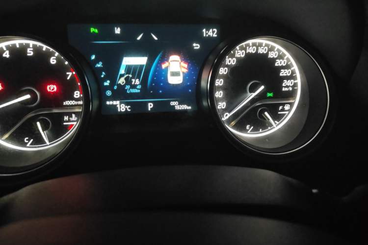 Used Toyota Camry 2021 2.0G Luxury Edition Odometer Close Up